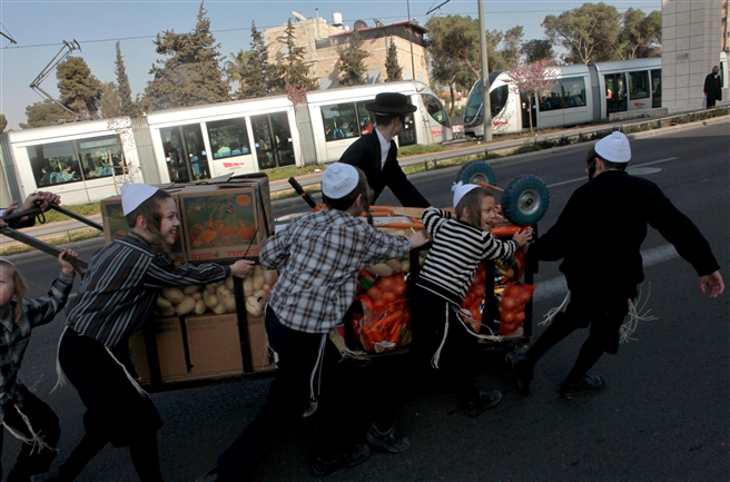 Kimcha Dpascha for Passover in Jerusalem March 2013